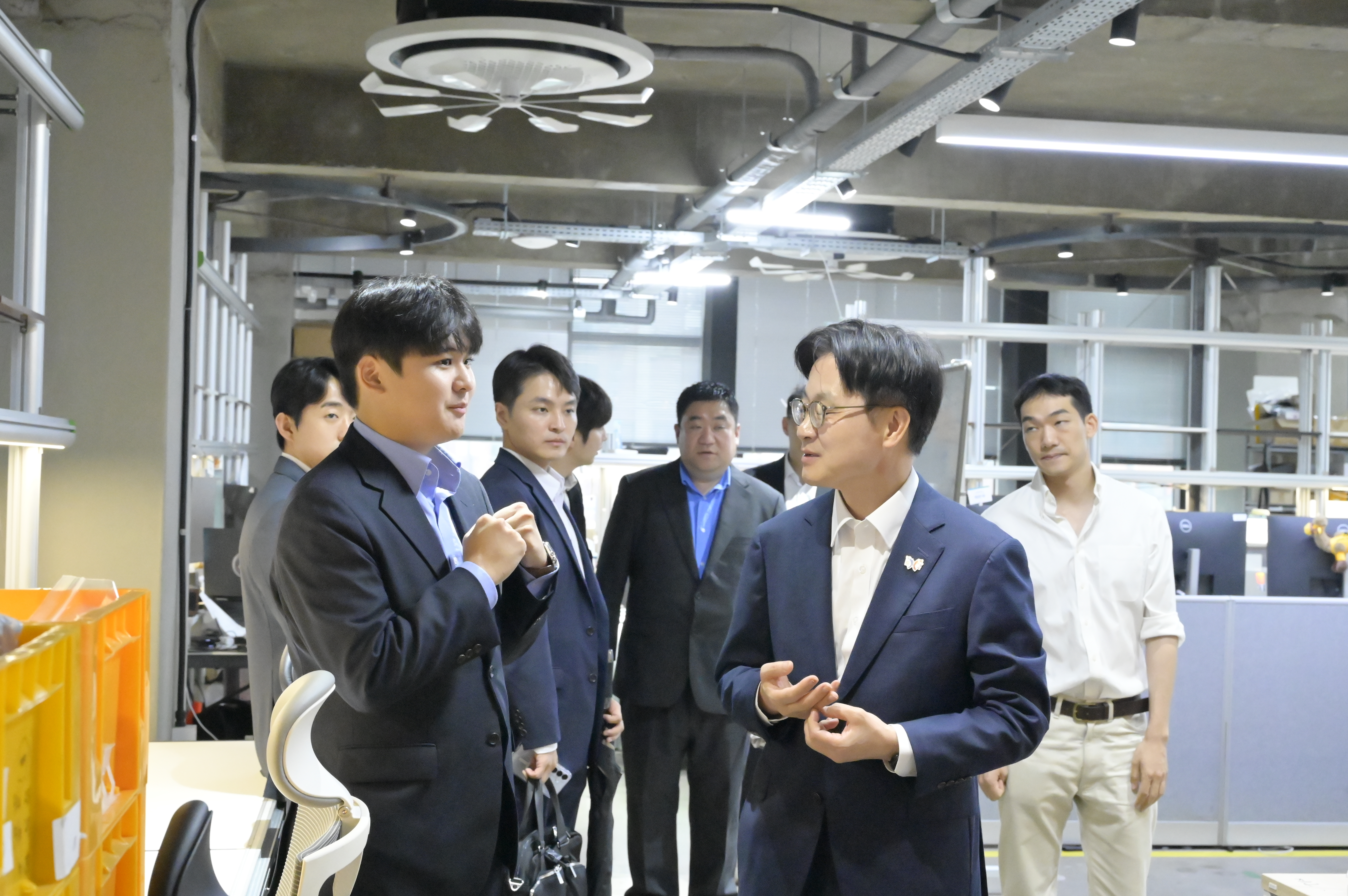 Minister Kim Jeong-kwan Visits Neubility: “Delivery Robot Certification Procedures to Be Streamlined Within the Year”